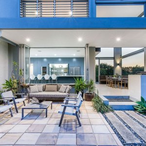 The-Prestige-Property-Magazine- www.prestigepropertymagazine.com – TOP-OF-THE-HILL