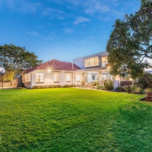 The-Prestige-Property-Magazine- www.prestigepropertymagazine.com – TOP-OF-THE-HILL