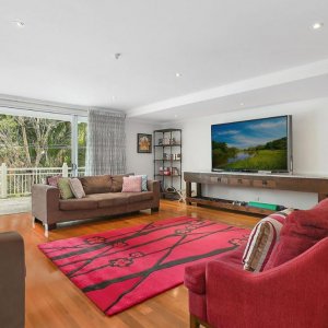Riverfront-Elegance-Prestige-Property12