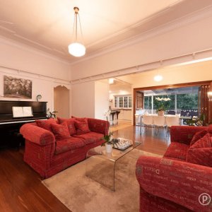 The Prestige Property Magazine - www.prestigepropertymagazine.com - Picturesque Family Home